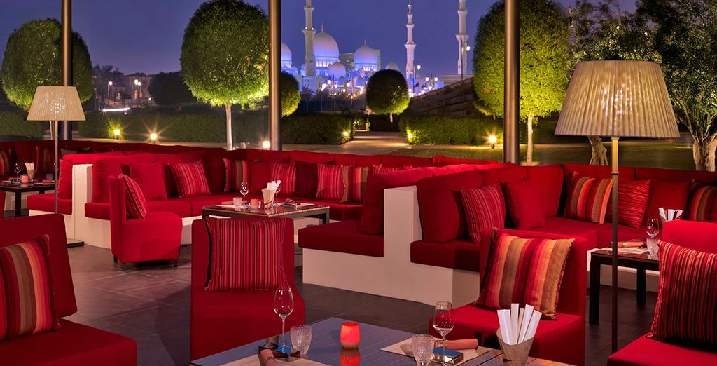 Mövenpick Jumeirah Lakes Towers 5* & The Ritz-Carlton Abu Dhabi Grand Canal 5*