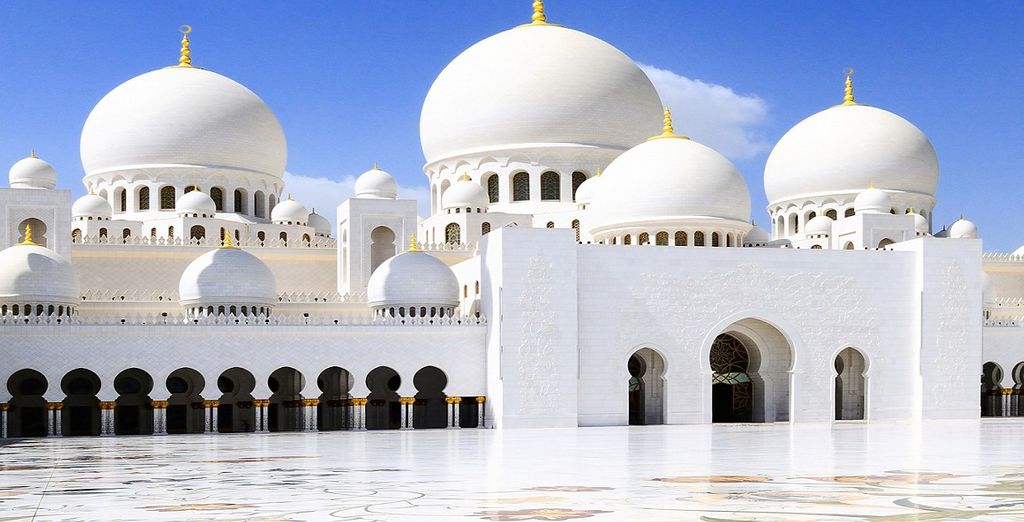 Shangri-La Hotel, Qaryat Al Beri 5*