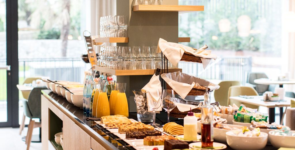 Flora Hotel & Suite