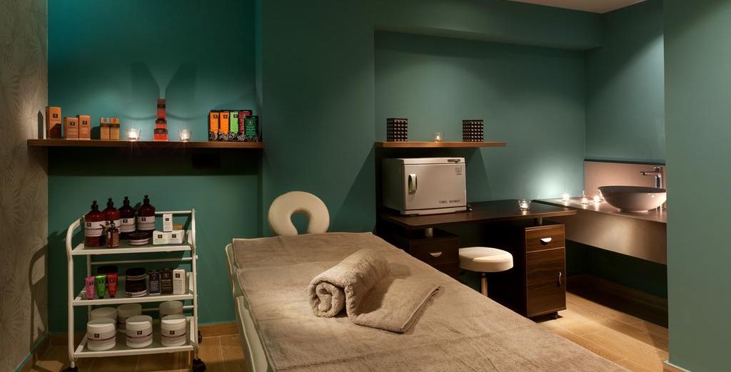 Blue Lagoon City Hotel 4*