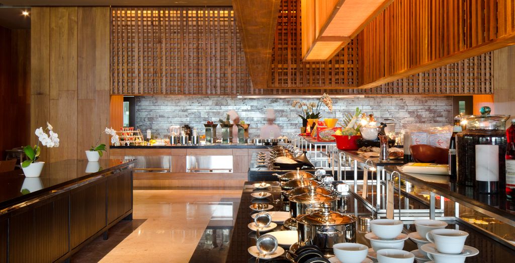 The Empress Premier Hotel Chiang Mai 5* + Holiday Inn Bangkok Sukhumvit 4* + Crowne Plaza Phuket Panwa Beach 5*
