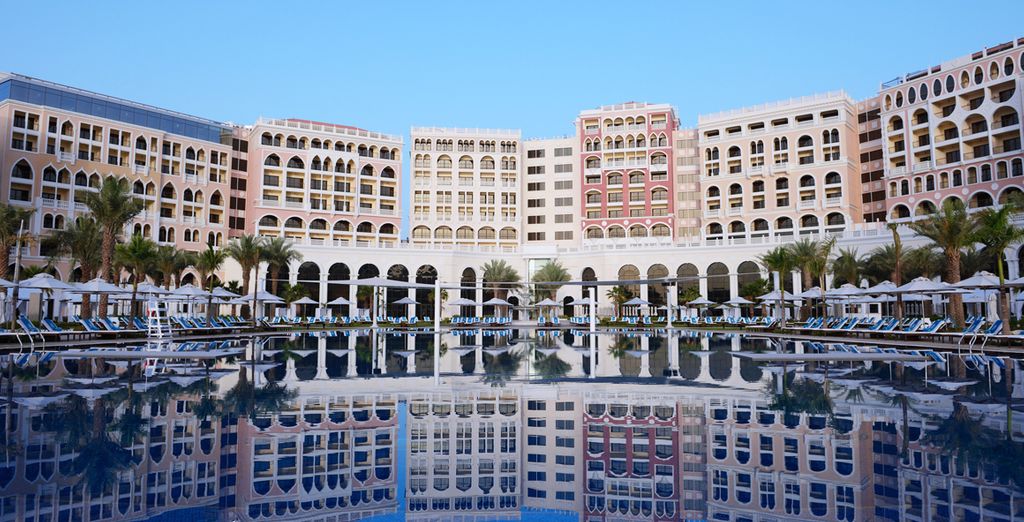 Mövenpick Jumeirah Lakes Towers 5* & The Ritz-Carlton Abu Dhabi Grand Canal 5*