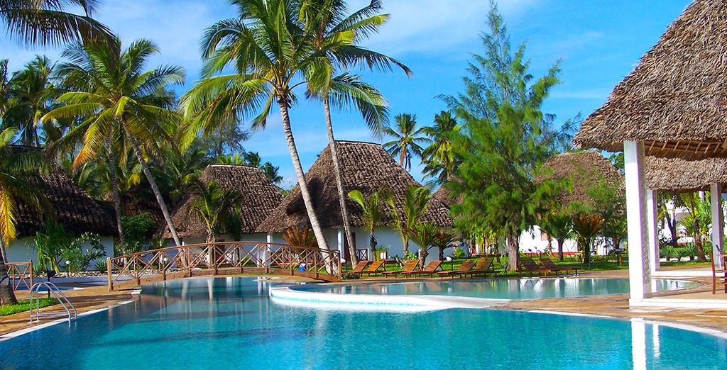 Uroa Bay Beach Resort 4*