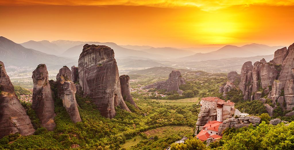 Autotour tra i tesori della Grecia: Atene, Delfi e Meteora