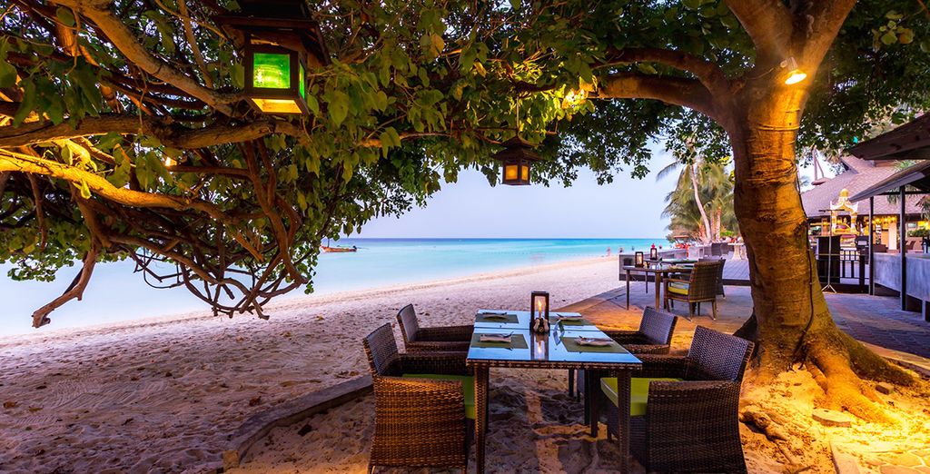 Maikhao Beach & Holiday Inn Phi Phi & Bangsak Merlin