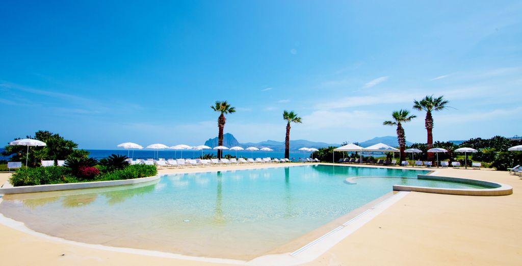 Villa Favorita 4* + Room of Andrea con possibile estensione alla Tonnara di Bonagia
