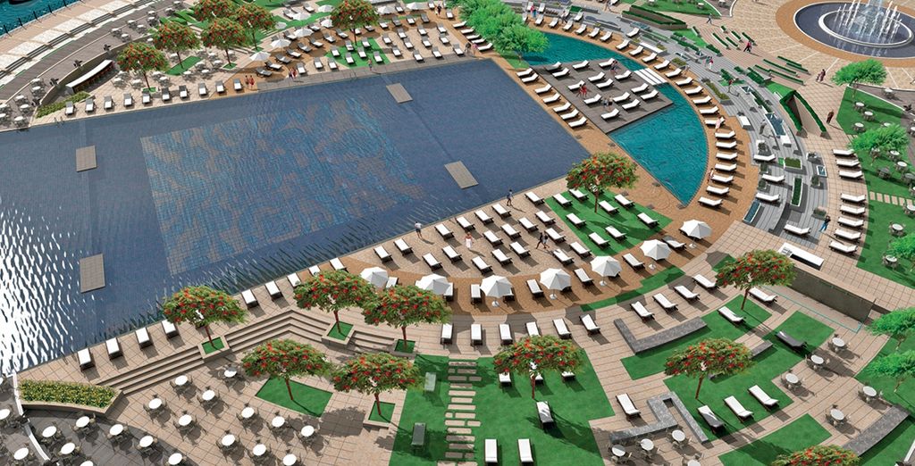 Mövenpick Jumeirah Lakes Towers 5* & The Ritz-Carlton Abu Dhabi Grand Canal 5*