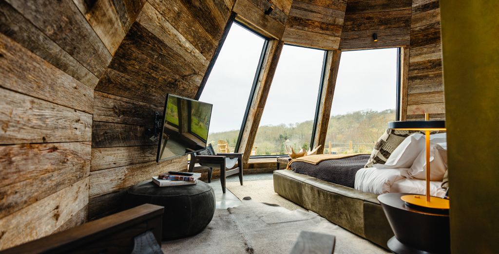 Leopard Creek at Port Lympne Reserve