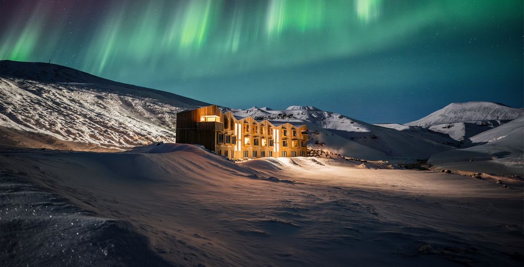 Duo: Grandi by Center Hotels 4* and Highland Base at Kerlingarfjöll