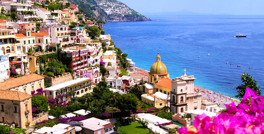 Explore the sunny bay of Naples with Voyage Privé