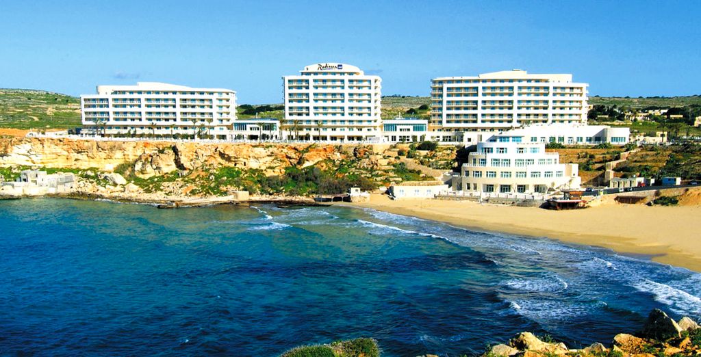 Malta Travel Guide : Golden Bay