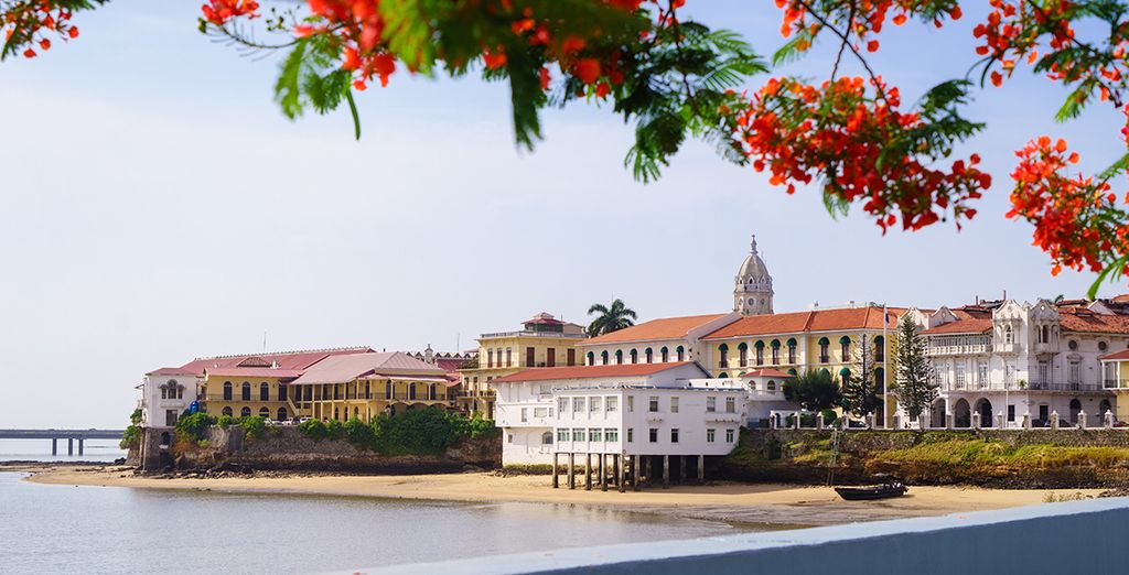 Discover Panama City and its traditional colonial buildings