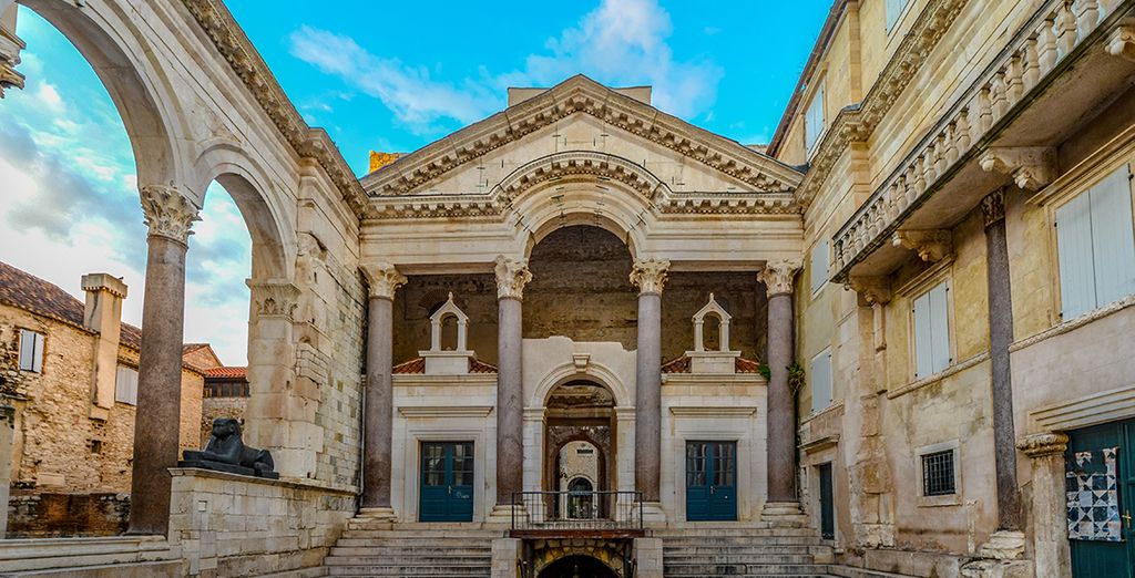 Croatia Travel Guide : Diocletian's Palace