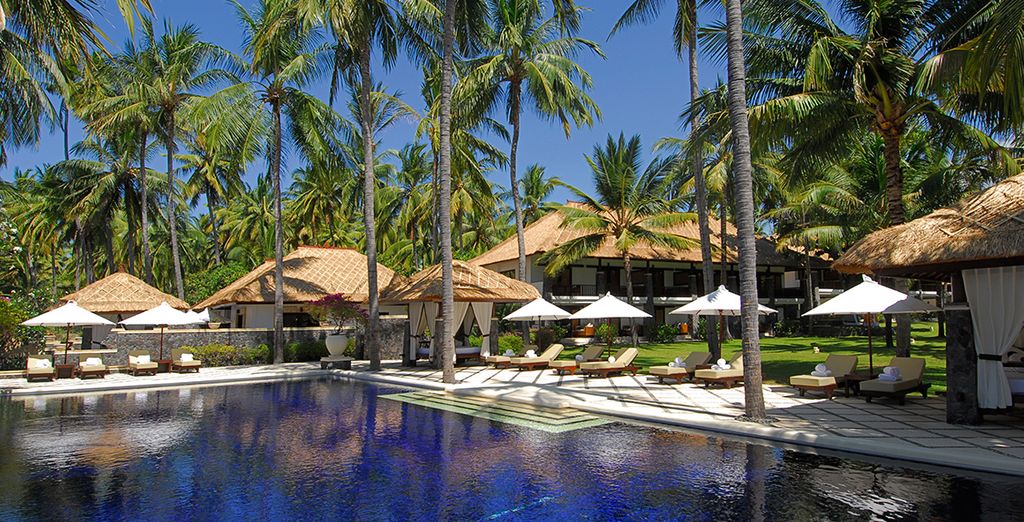 Oasia Hotel Downtown Singapore & Spa Village Resort Tembok, Bali 4/5*