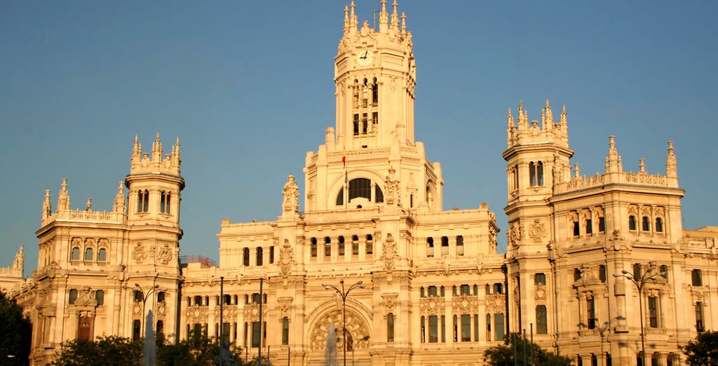 Explore Madrid and its iconic monuments