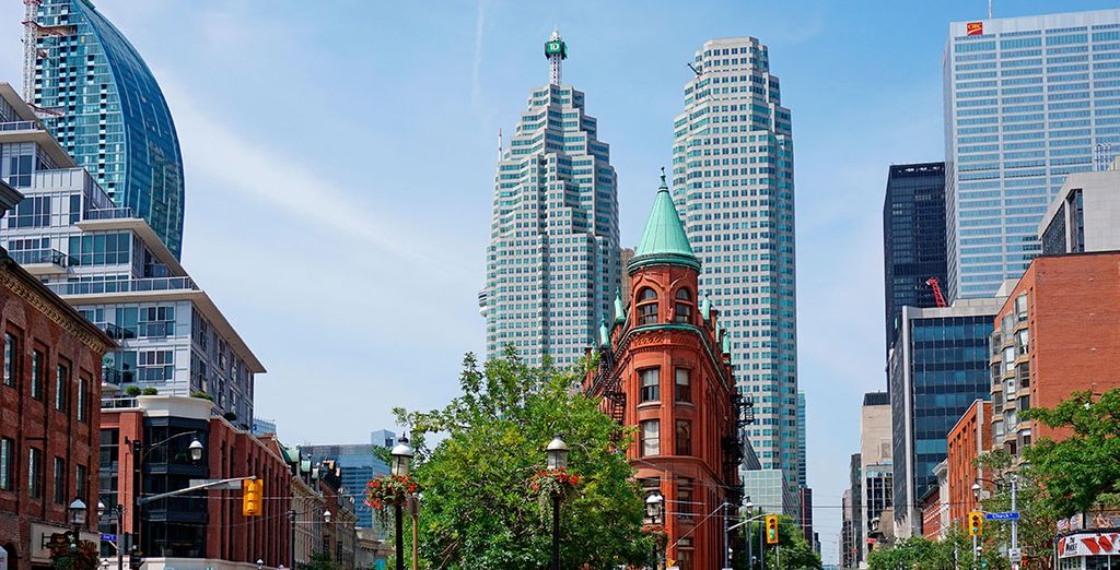 Find the best hotel to discover all the wonders of Toronto