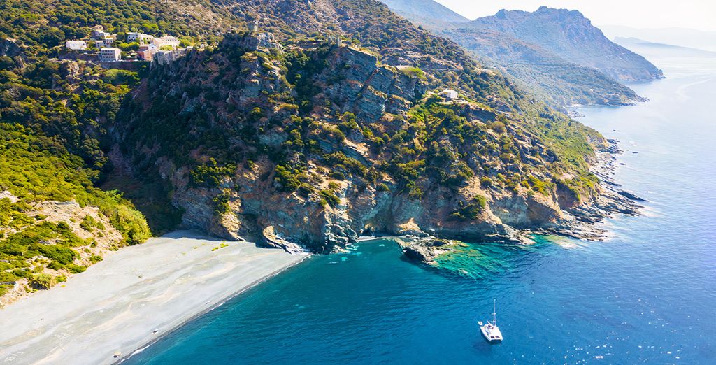Aethos Corsica con volo o Sardinia Ferries