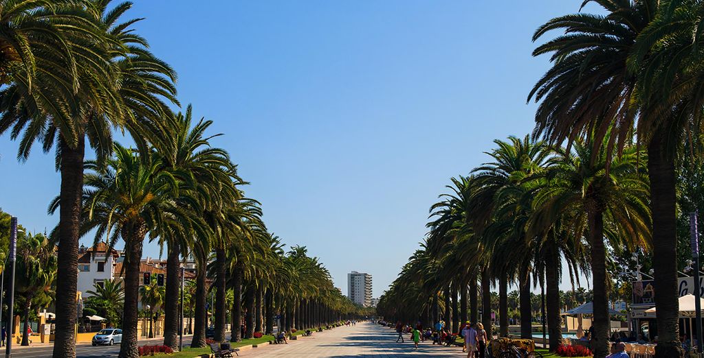 Oasis Park Hotel 4*