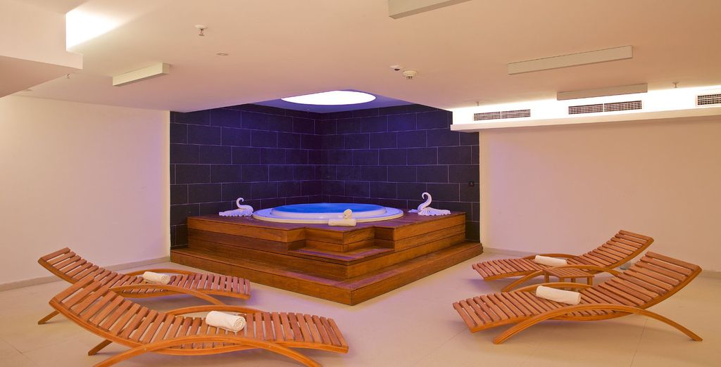 Medora Auri Family Beach Resort 4*