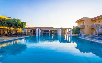 Lavris Hotel & Bungalow 4*