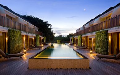 Kupu Kupu Barong + Kupu Kupu Jimbaran e volo Emirates