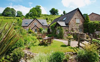 Tudor Farmhouse Hotel 3*