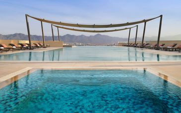 Mövenpick Hotel and Apartments 5* + optioneel dusitD2 Naseem Resort 4*