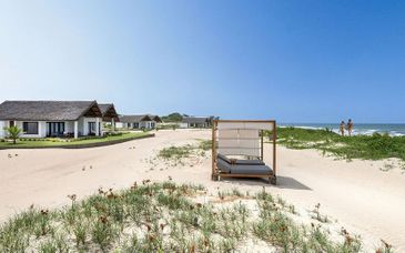 Diamonds Mequfi Beach Resort 5* met optionele safari