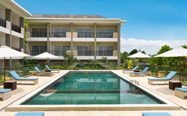 Sthala, a Tribute Portfolio Hotel 5*, Ombak Sunset 4* & Leaf Jimbaran Luxury Villas 5*