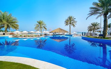 Radisson Blu Hotel & Resort Abu Dhabi Corniche 5*