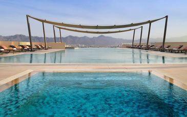 Mövenpick Hotel and Apartments 5* und optional Jabal Akhdar