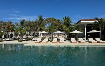 Combinado: Hotel Sanggraloka Ubud 5*, Sofitel Bali Nusa Dua Beach Resort 5* con posible extensión en Gili Trawangan 