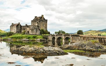 Tour en grupo: Rutas de leyendas y castillos en tierras salvajes durante 7 noches