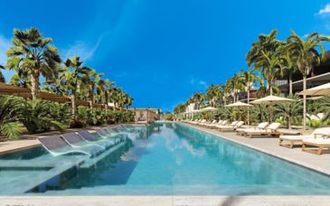 Combinado: Hotel Crown Plaza Panama City 4* y Hotel Live Aqua Punta Cana 5*