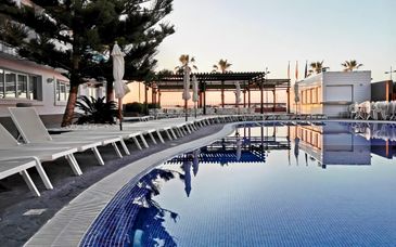 Aparthotel Acuazul 4*