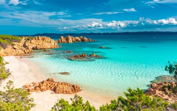 Rina hotel 4* y Tenuta Su Vrau 4* con coche de alquiler o ferry