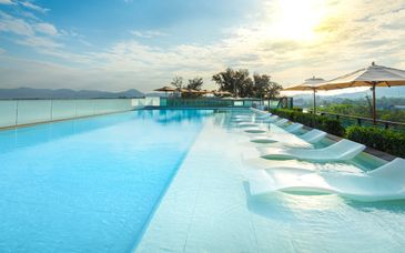 Combinado de 9 noches: Hilton Garden Inn Phuket Bang Tao 4* y Kantary Beach Khao Lak 4*