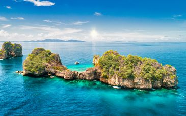 Combinado Theatre Residence 4*, Holiday Inn Resort Krabi Ao Nang Beach 4* y Kantary Beach Khao Lak 4*