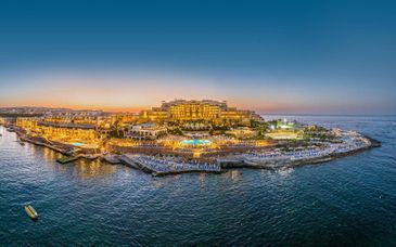 Hôtel Corinthia St George's Bay 5*