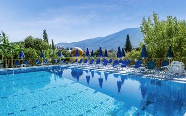 Hotel Koukounaria & Suites 4*