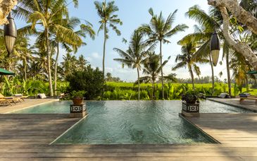 Inara Alas Harum 5*, Royal Avila Boutique Resort 5* e Bali Beach Hotel Sanur 5*