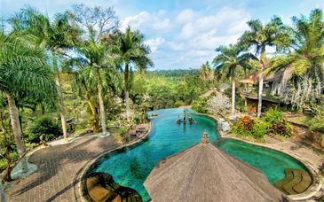 Combinato Hotel Stripes 5*, The Payogan Villa Resort and Spa 4*, Lembongan Beach Club & Resort 4* e The Leaf Jimbaran Luxury Villas 5*