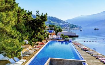 Carine Hotel Delfin 4*