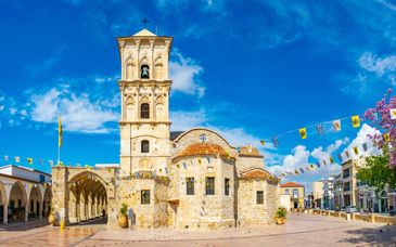 Autotour: Terra di antiche leggende e fascino mediterraneo