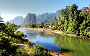 Tour privato: Templi e sole nel Golfo del Siam con possibile estensione balneare