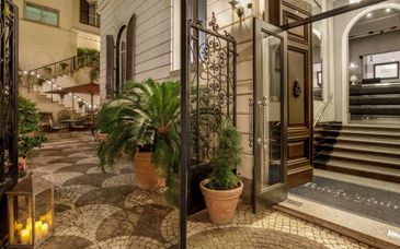 Royal Court Hotel 4*