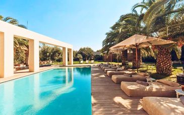 5-7 night private tour: Peaceful getaway in a villa