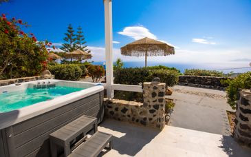 Phaos Santorini Suites 