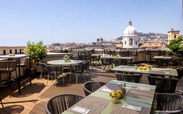 UNAHOTELS Napoli 4*