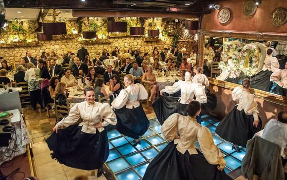 Une soirée dans un restaurant traditionnel avec show Folklore et dîner inclus (hors boissons) pour les séjours à partir de 7 nuits